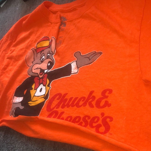 Chuckee Cheese crop top - Picture 3 of 4